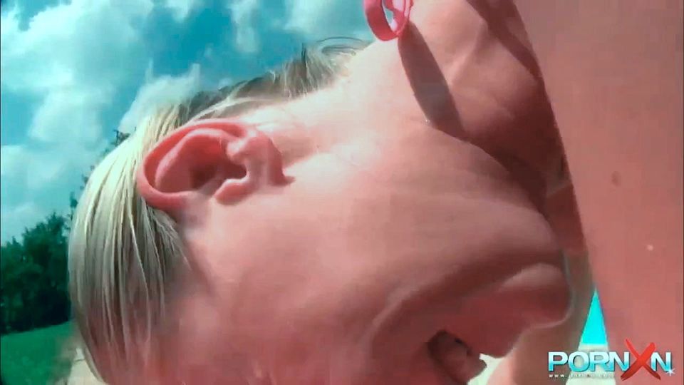 PornXN Big booty babe fisting her pussy