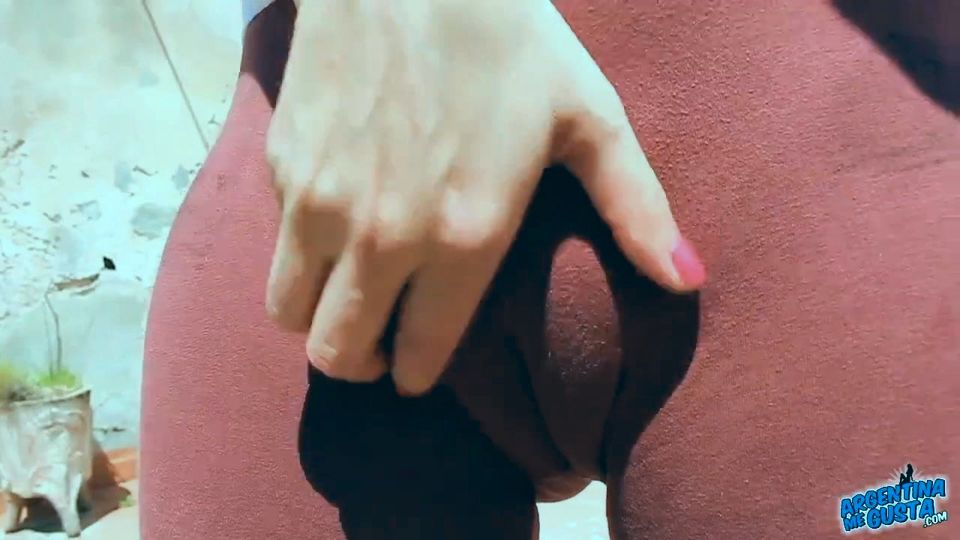 Sweet Cameltoe Teen in Tight spandex! Amazing Ass in Leggins!