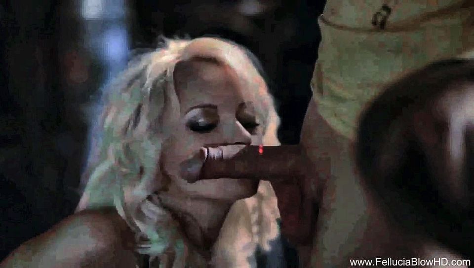 Blowjob That Sparkles In the Club