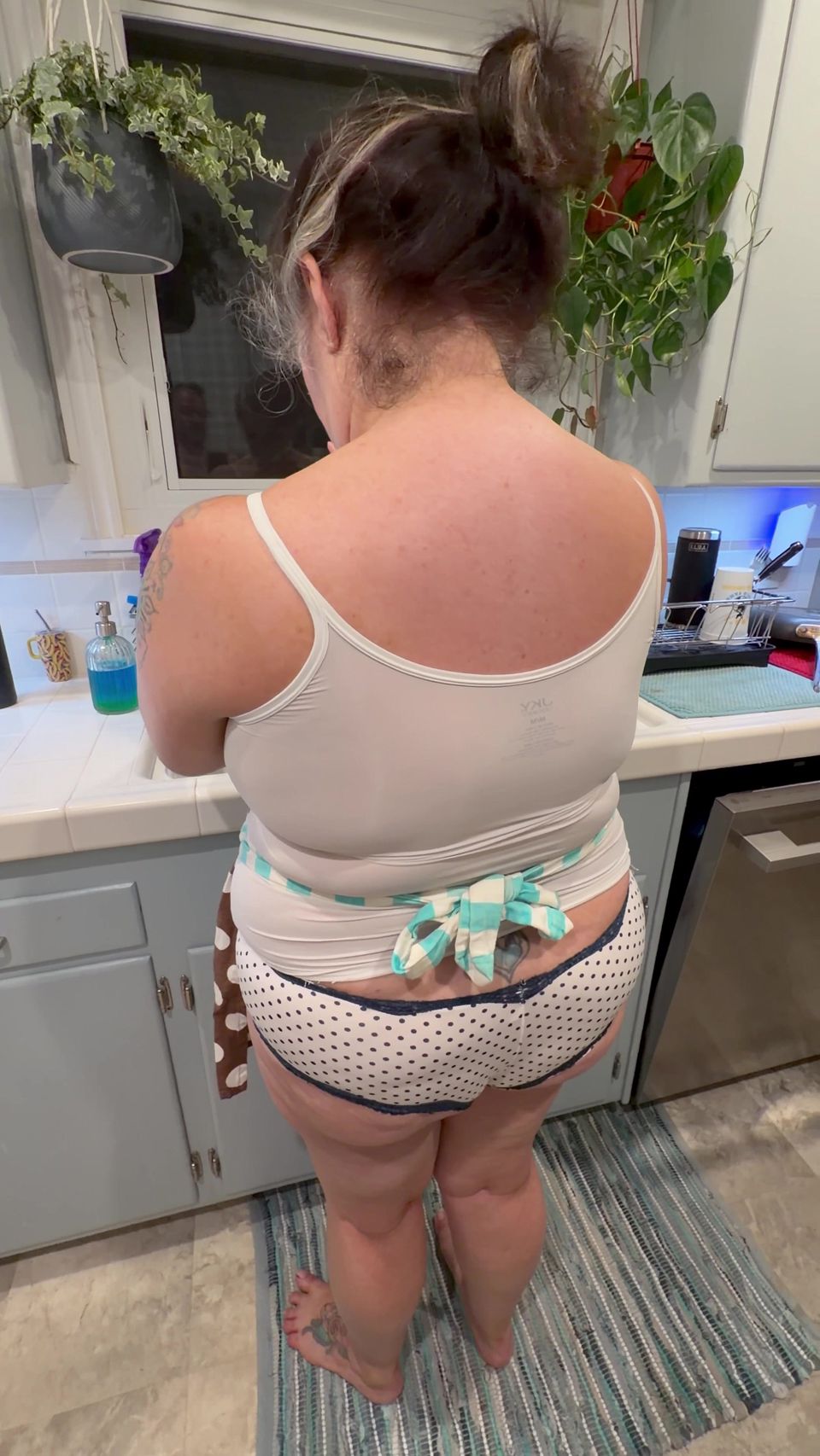 Hot Mom Maxine in apron washing the dishes and stripping, masturbating and squirting plus wet t-shirt - SO HOT!!!