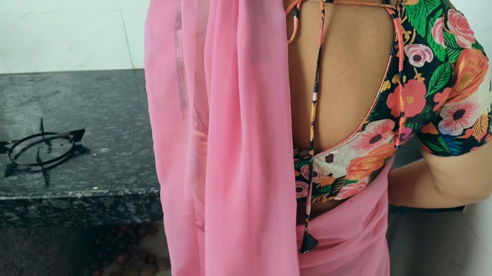 NEWLY MARRIED DESI COUPLE FIRST NIGHT SEX HINDI