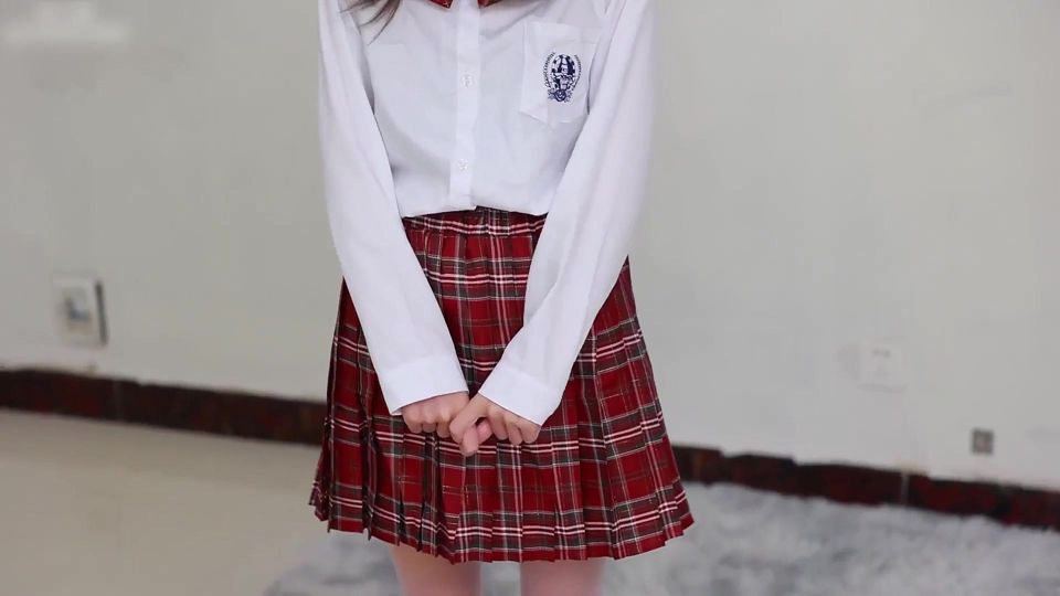 Tie My Girlfriend Wearing a Wig to the Wall and Tickle Her