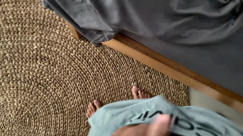 I Sabotaged the AC to Get My Thick Roommate to Take Her Clothes Off