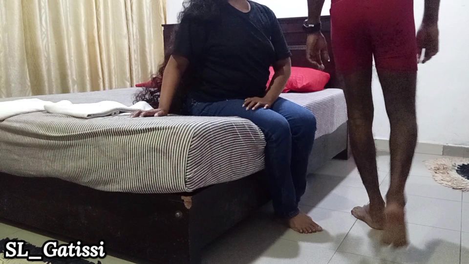 Fucking my natural Sri Lankan girlfriend for the first time.