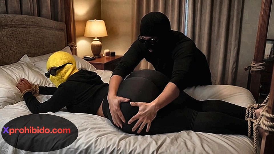 Big Ass Girl Shaking Her Enormous Ass in Tiny Thong