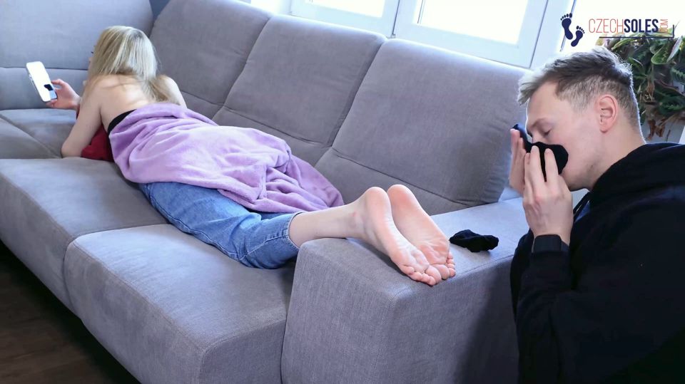 Girlfriend's Smelly Foot Worship