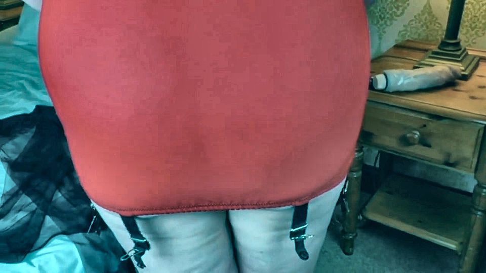 Aunty Sandra Red Girdle & Classic Stockings Vgq53