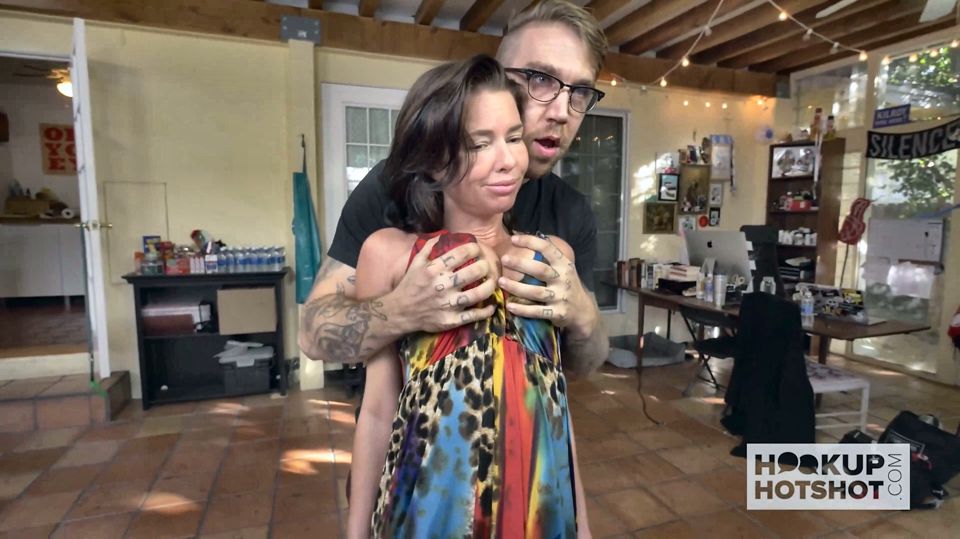 Stunning Babe Veronica Avluv Hooks up with Bryan Gozzling!