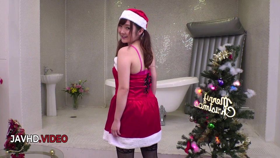 Busty Mahoro Yoshino Teases with a Sensual Handjob and Tit Fuck