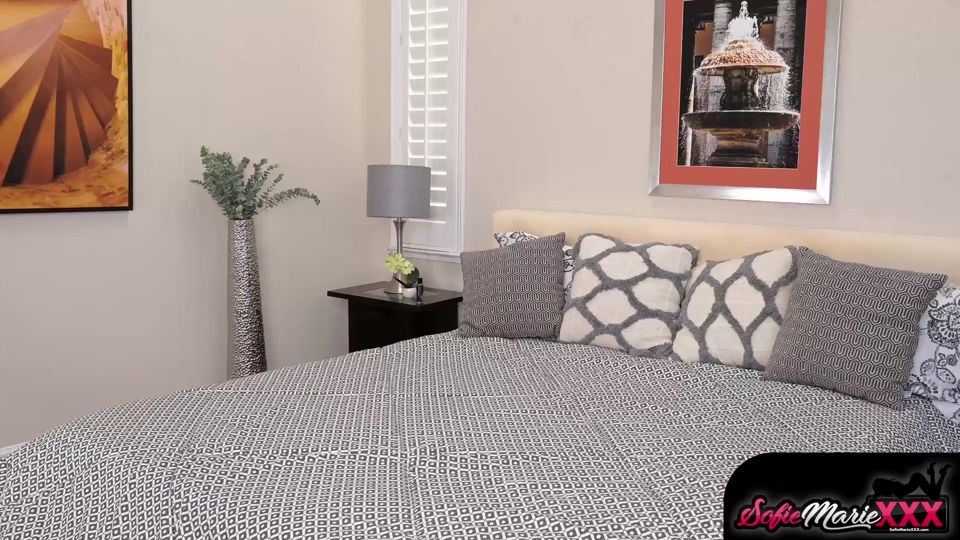 Cheeky Sofie Invites a BBC to His Room on More Time Behind Her Husband