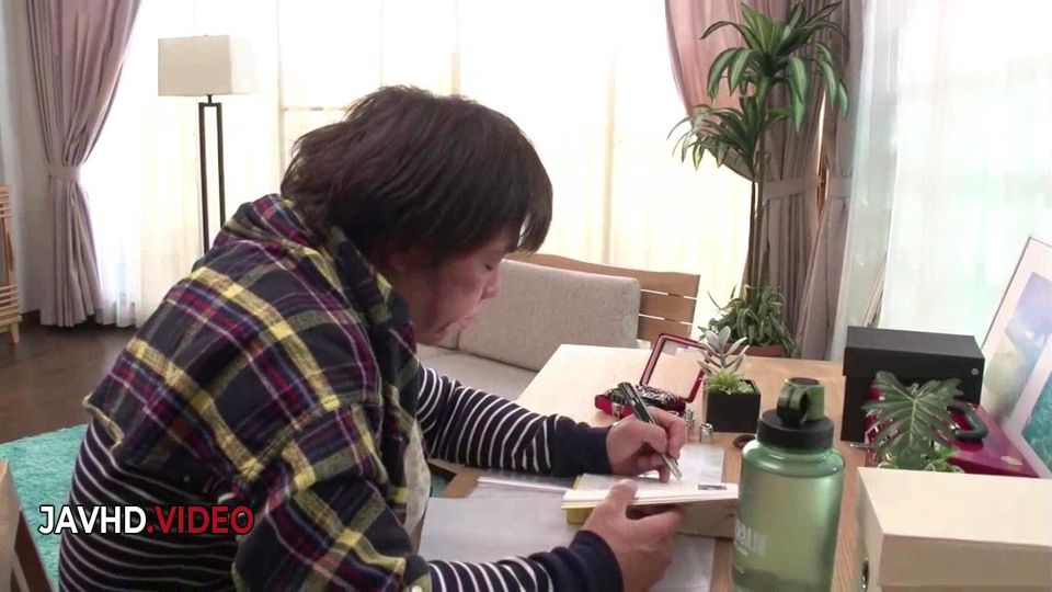 Reika Kashiwakura Gives a Naughty Japanese Blowjob