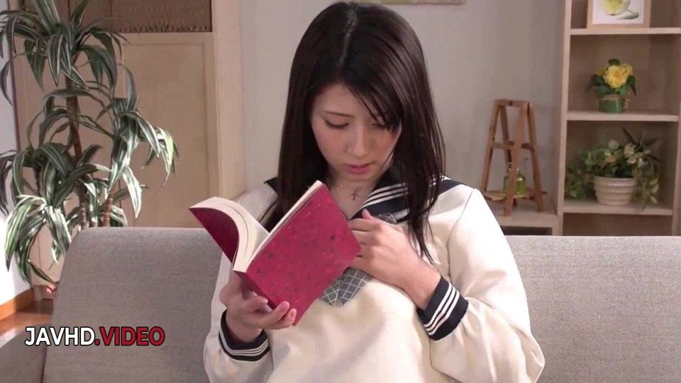 Naughty Japanese Mitsuki Akai Gives Sloppy Blowjob