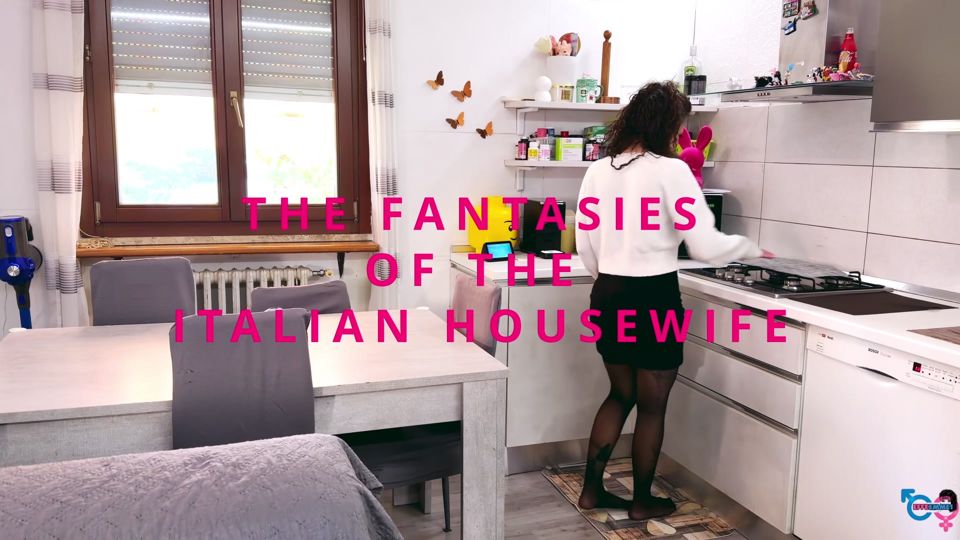 The Anal Fanatics of an Italian Housewife Who Wants so Much to Get Her Asshole Broken!
