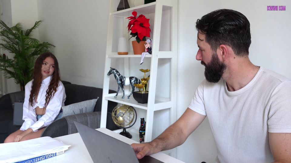 The New Secretary Seduced the Boss and Begged Him to Suck His Legs and Fuck Him Hard, Humiliating