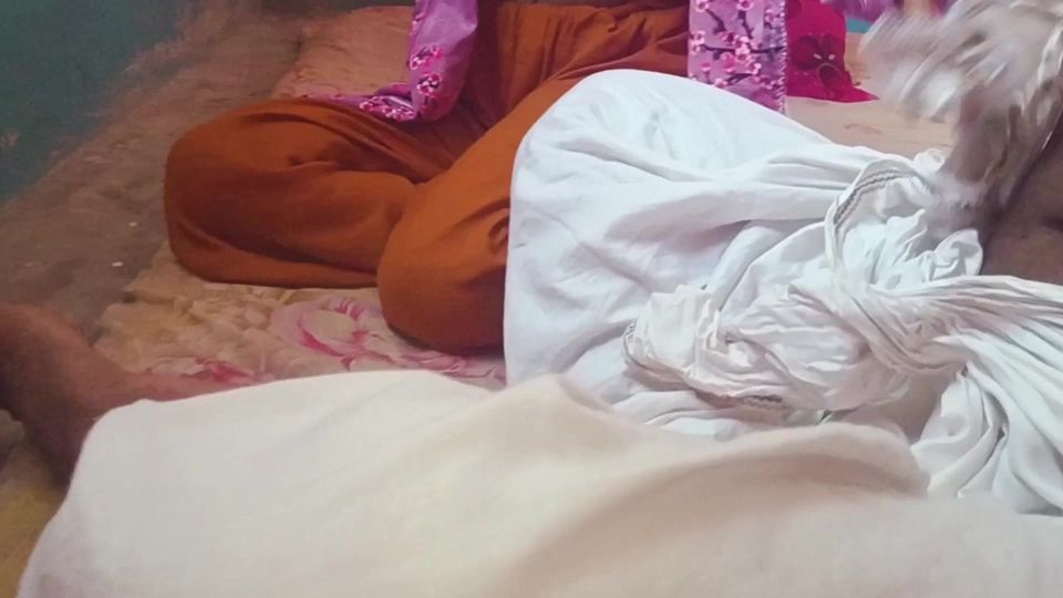 Viral sexy video of a Bangladeshi maternal step uncle and step niece.
