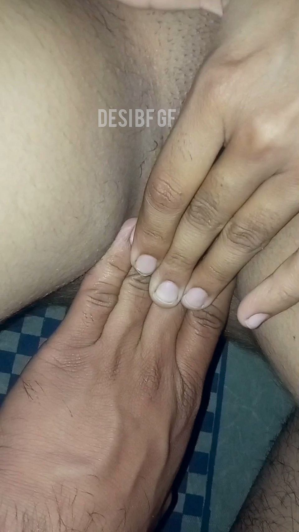 Jaipur wali Meri Girlfriend ki chut se khel ke ungli or condom laga kar lund ghusa dia