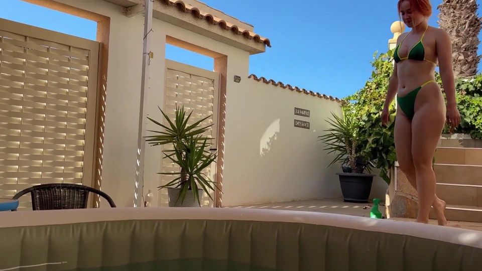 Amateur Outdoor Jacuzzi Humping in Brasil Bikini!