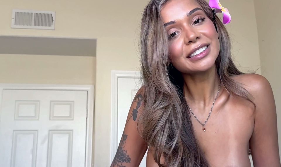 Pretty Little Fitness Model Makes First Sextape