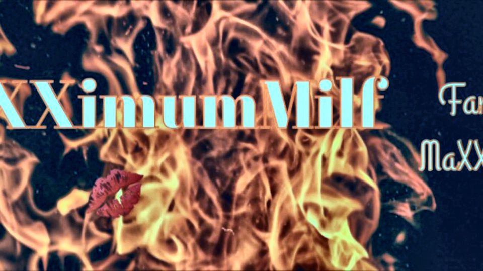 Extreme Dildo on Fuck Machine Pussy Pounding! Maxxximummilf Explores Her Gaped Pussy!