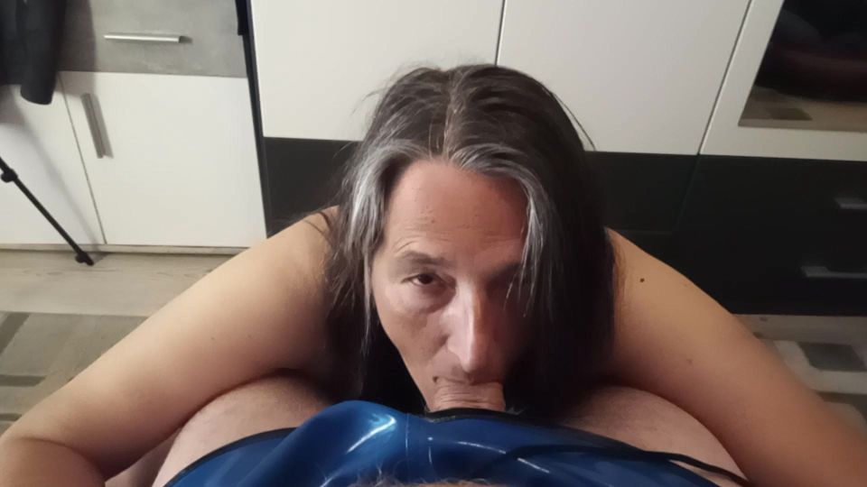 German blows old cock with passion