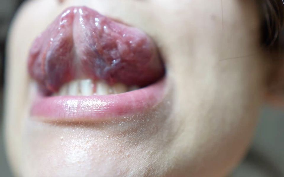 I Have a Mouth and Tongue Fetish, and I Show the Veins on My Tongue.