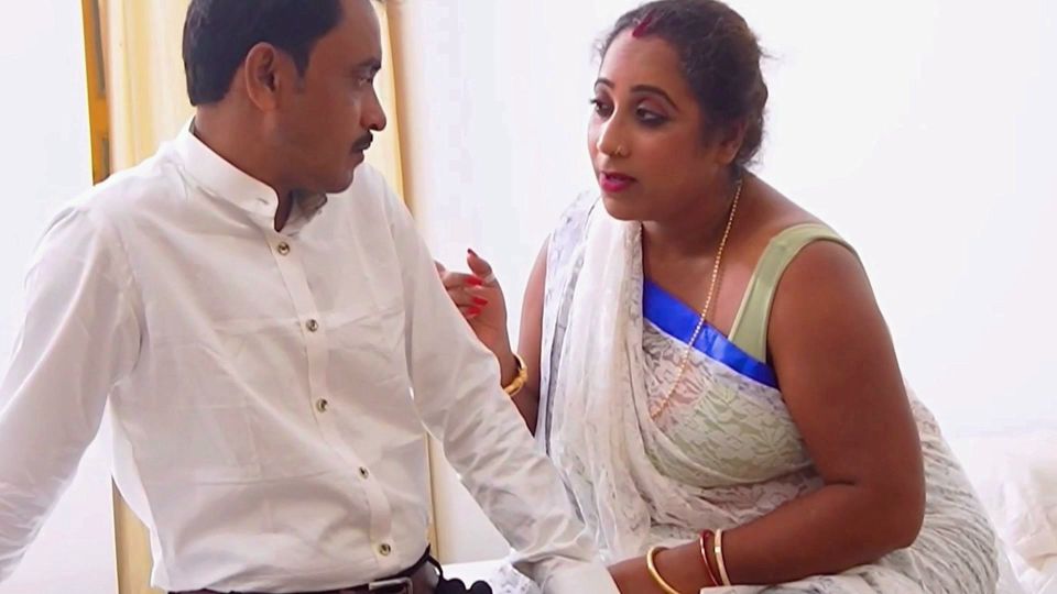 Do ladke ne mil kar ek ladki ko paisa ke lalach dekar pel diya