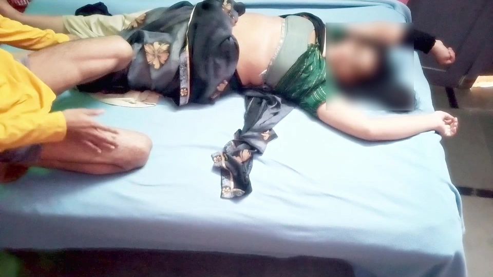 Village homemade aunty open saree nude sex video Village virgin aunty Sex video