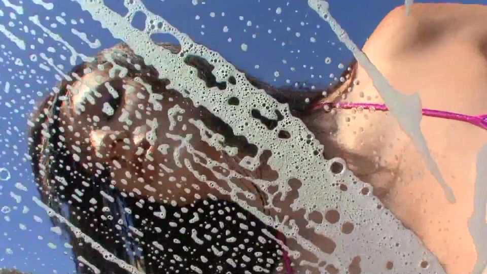 Horny car washer gets her pussyhole filled