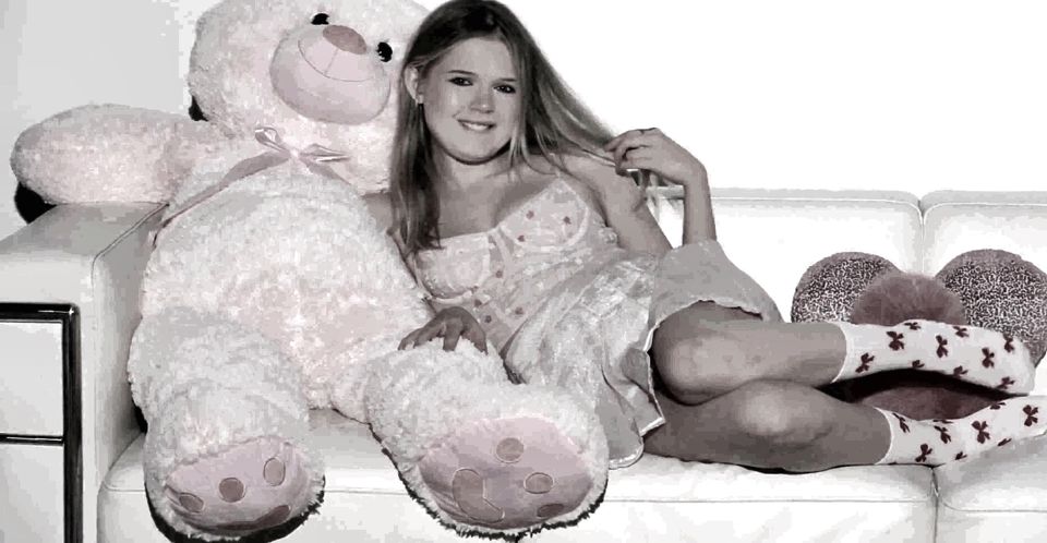 Coco's Valentine Solo! Pink Teddy & Toys