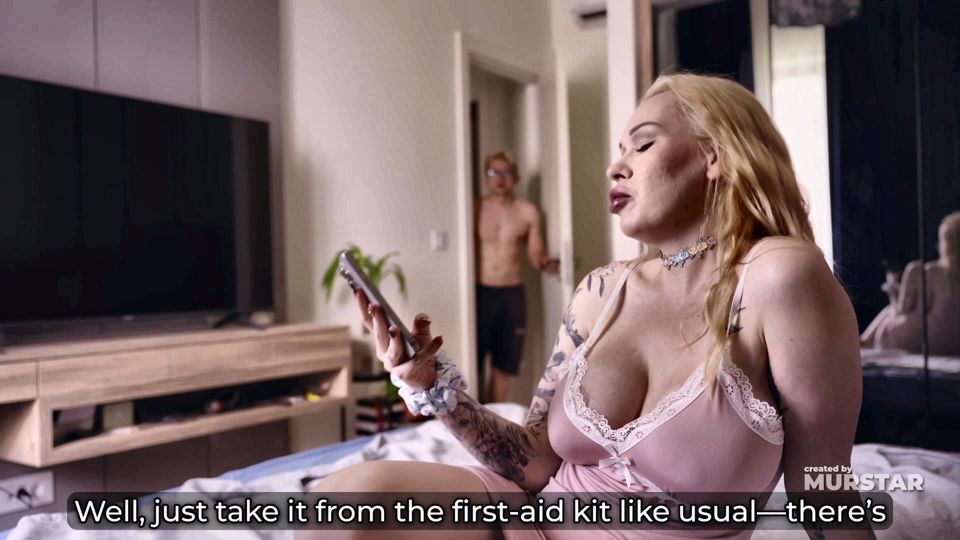 Blonde Step Mom with Huge Tits Gets Fingered and Licked Then Creamed in Spoon After the Pill Mix-up