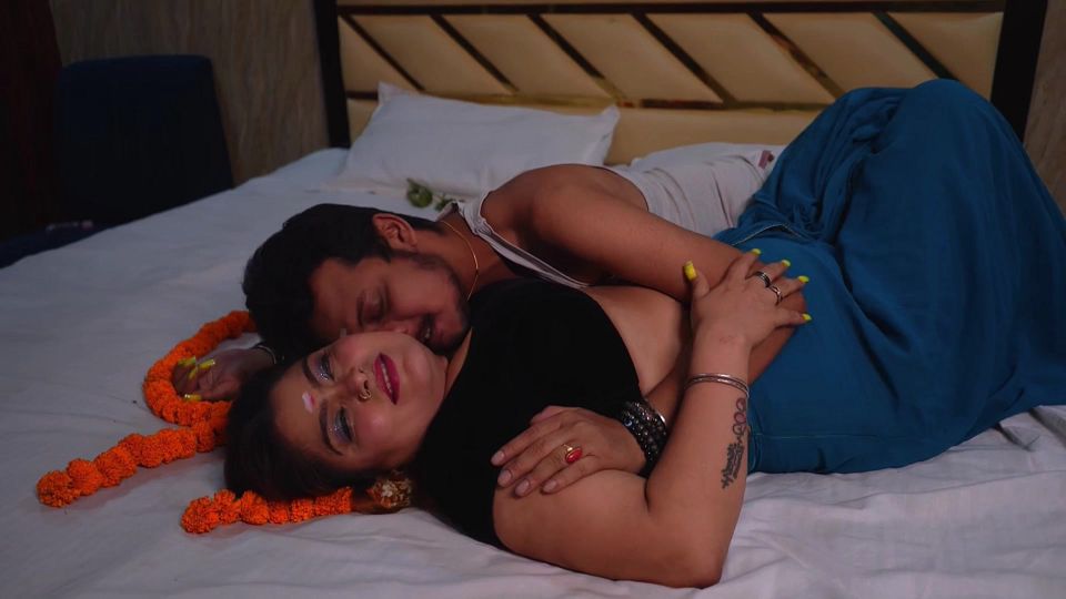 ne chachi ko room me band karke choda