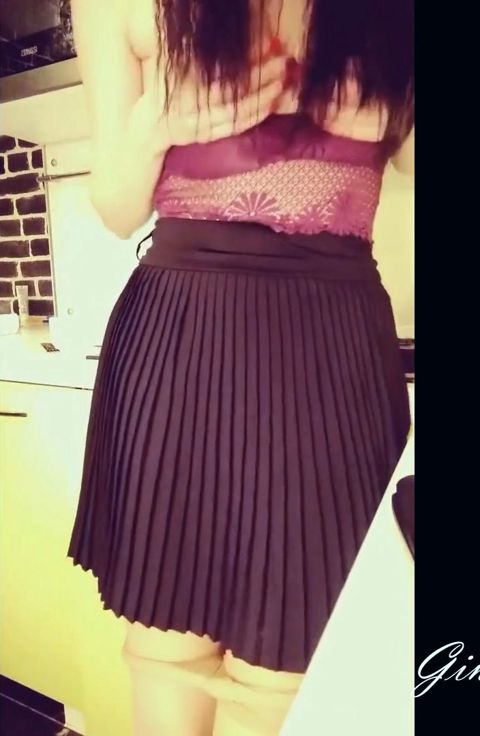 Naughty Housewife Squirts in the Kitchen and Splashes the Table Ginnagg