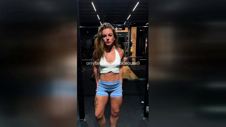 18yo Gym Squat Fail: Pussy Gape Leak on TikTok Live