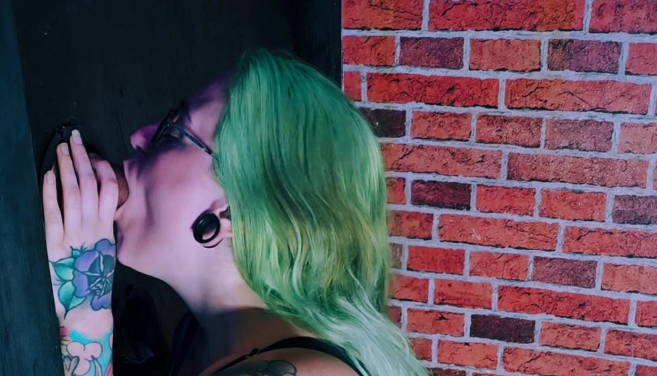 Sucking Thick Cock At The Gloryhole