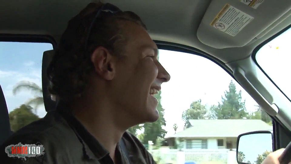 He fucks her instead of repairing her car