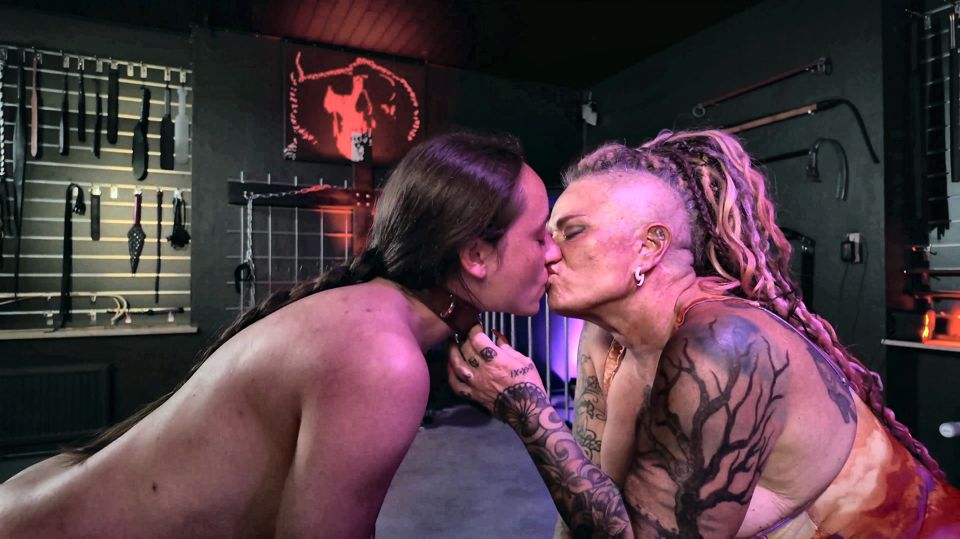 Domina Dark Squirts Over Scottish Lesbian Sub