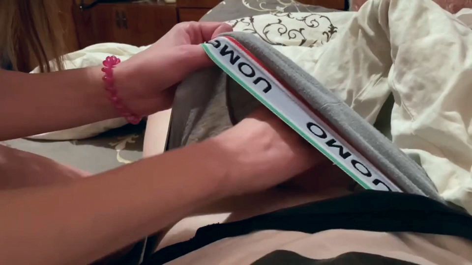 Female student in a dorm sucks a cock for the first time