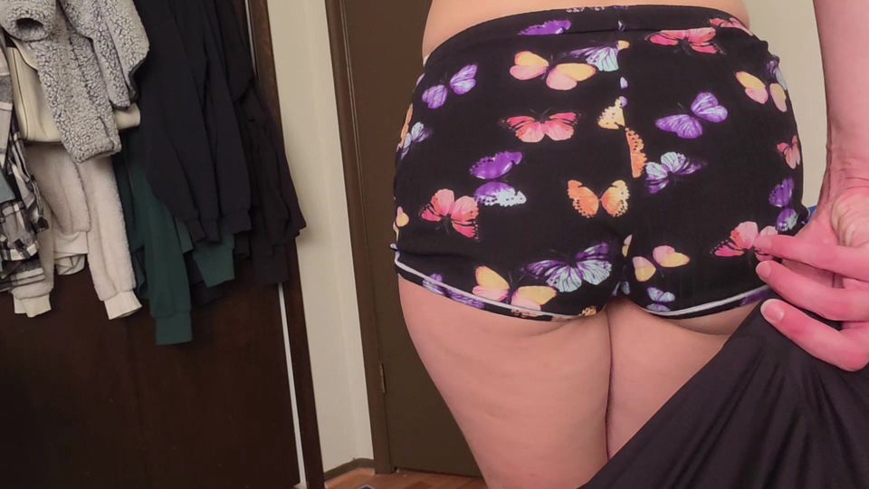 College Girl Gives Handjob During Lap Dance POV