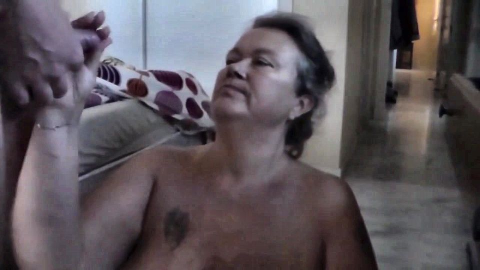 John shoots his Cum when Jens sucks him
