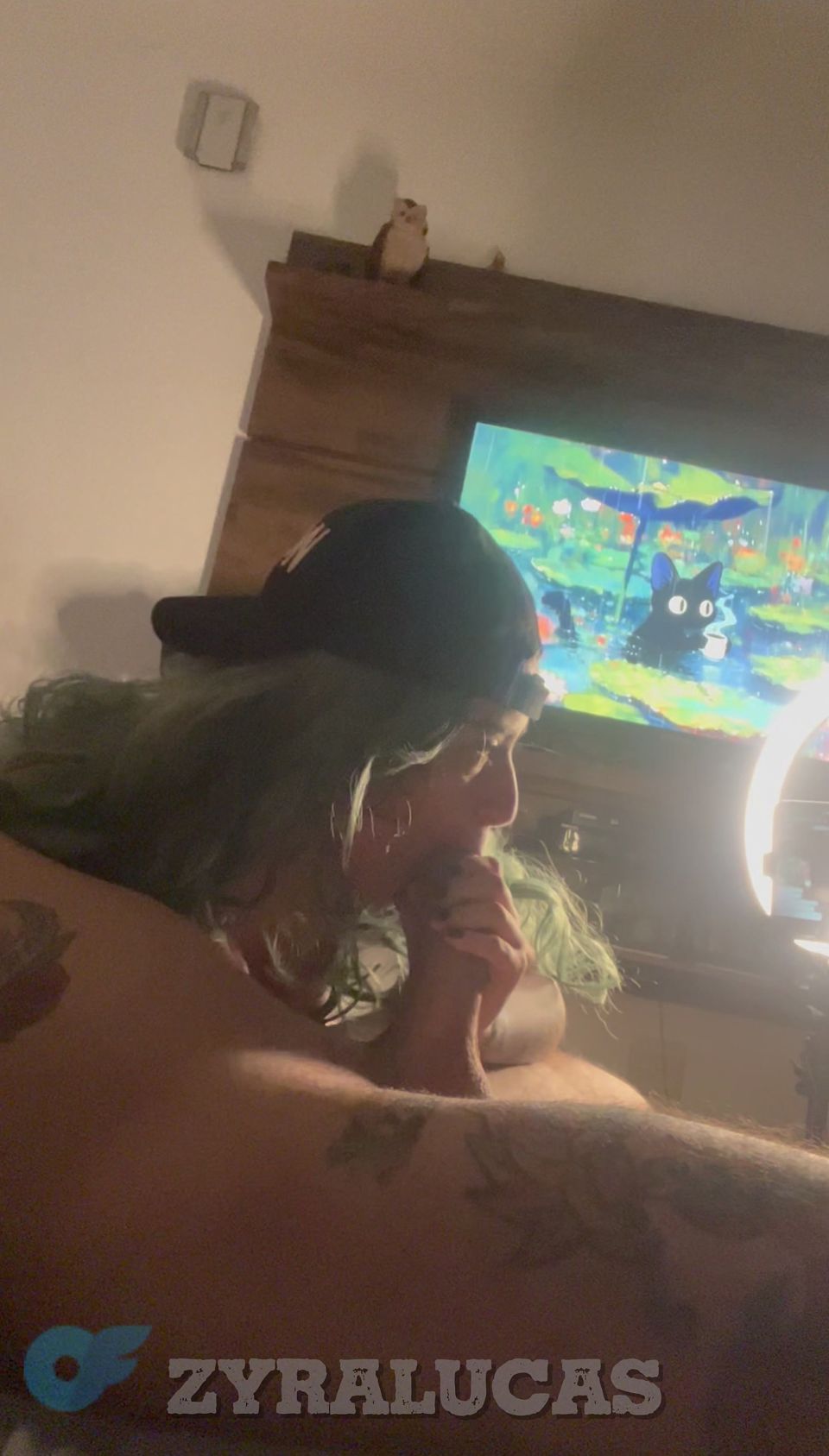 Fucking an E-girl while she streams live.