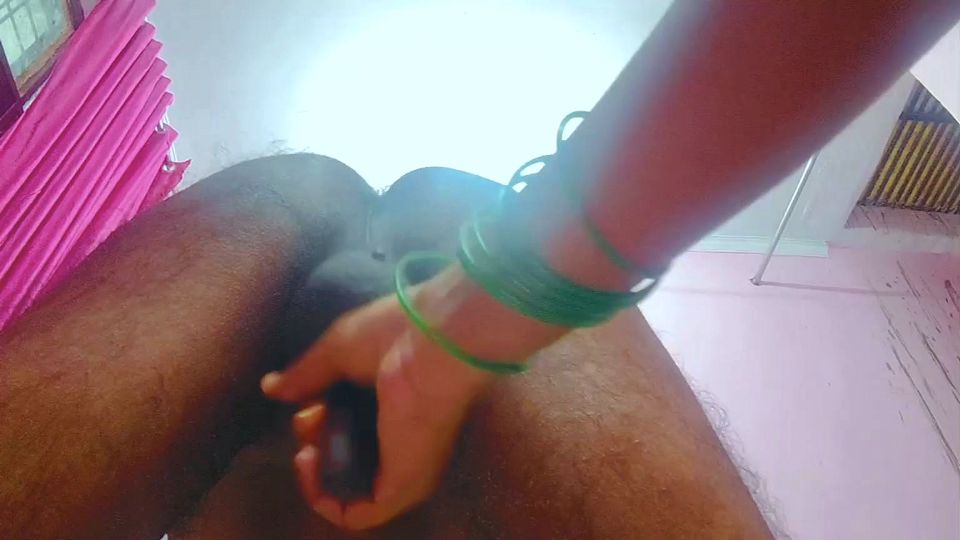 Massage of the chutors and oil of the big heap ( Chutro ) ready for the massage end and the service of the desi land ()