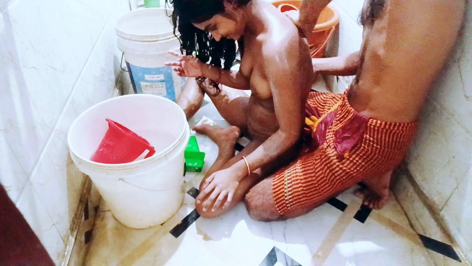 Soapy Desi Girl Bathroom Sex - Wet Massage Turns into Hardcore