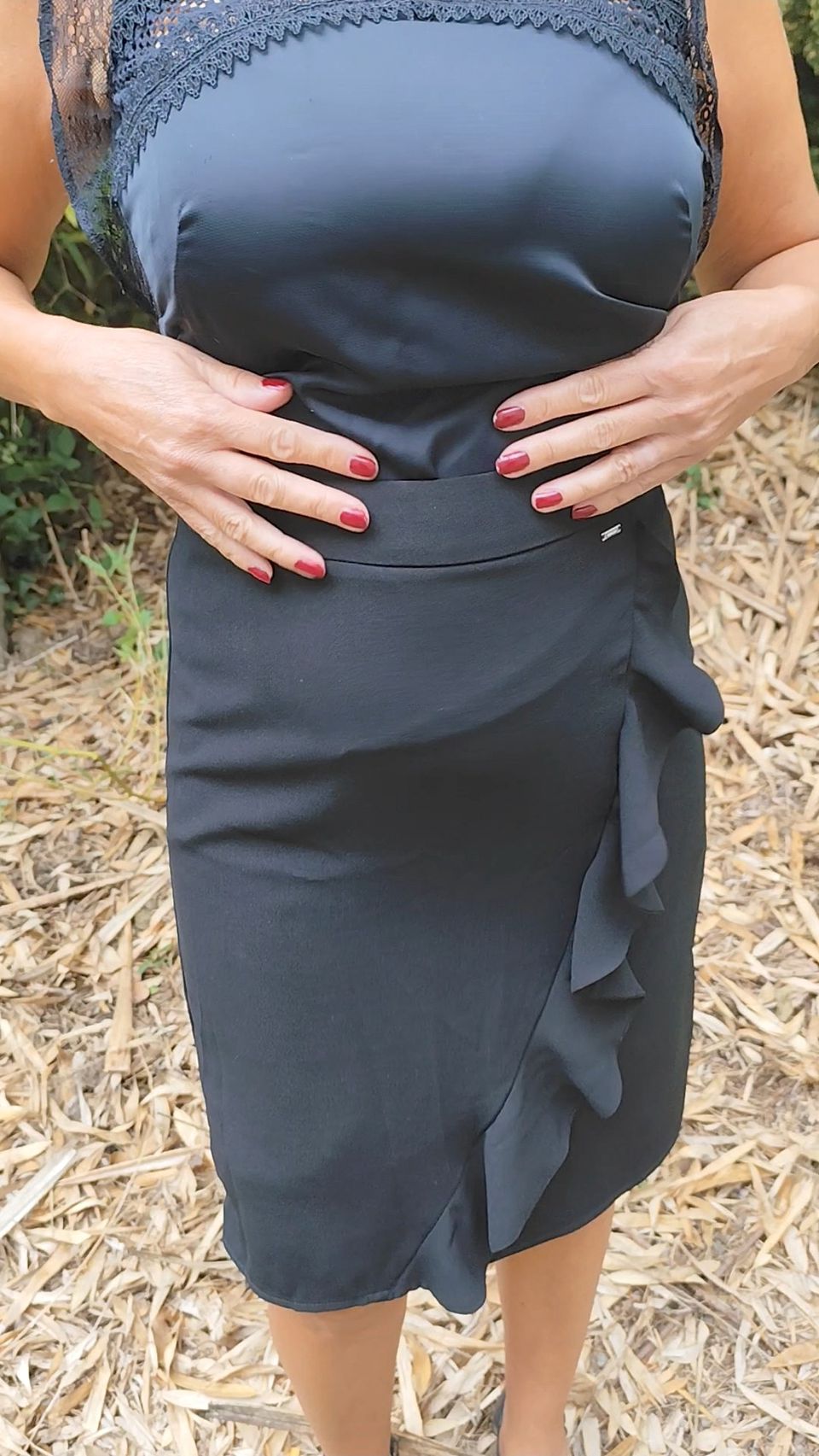 Getting naked outdoors on smoking break - hot milf with big natural breasts