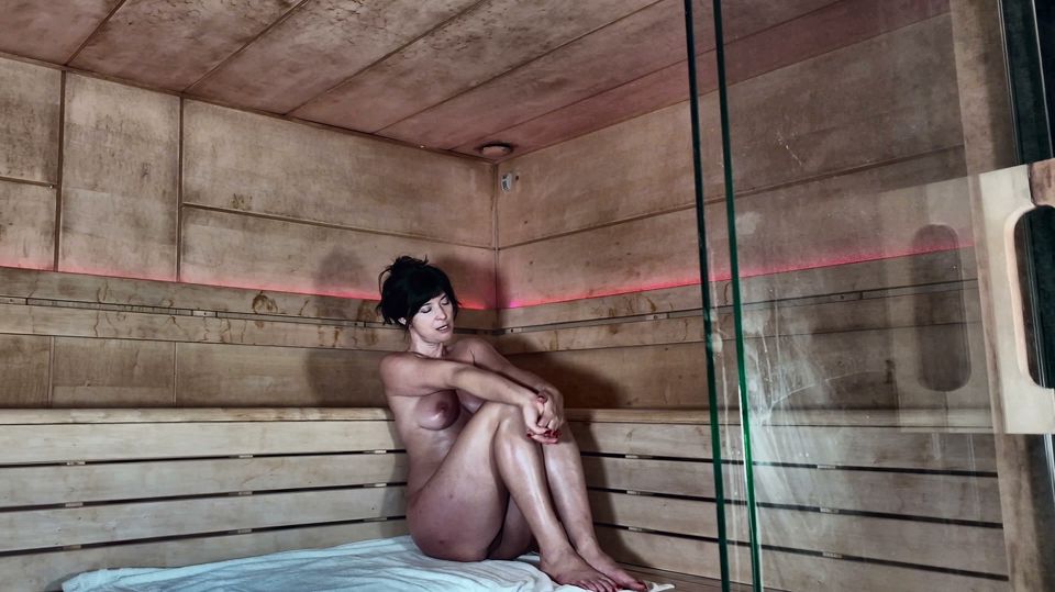 Asha Heart Get Creampie in the Sauna