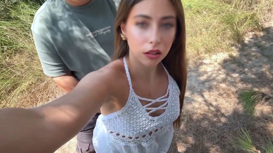 I fuck a follower in public it makes me very horny to know that they can see me