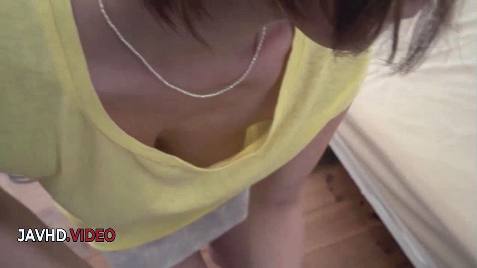 Horny Japanese Housewife Kaede Yuki Gives Intense Blowjob