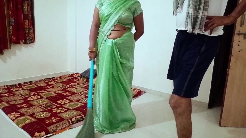 Room owner sexually assaulted Rhea Bhabhi on the pretext of room rate