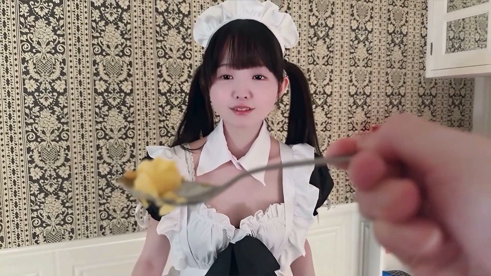The deepthroat of the Japanese amateur KAWAII servant is too pleasant