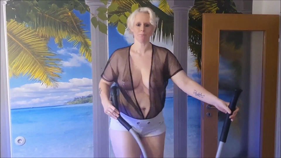 A Bottle Fucked While Exercising