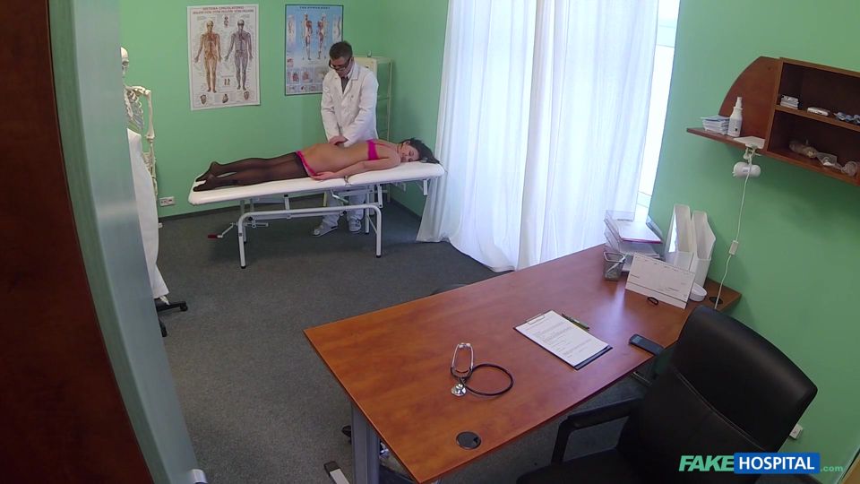 Fake Hospital - Doctor Delivers a Unique Therapy Cure Before a Tight Creampie Climax